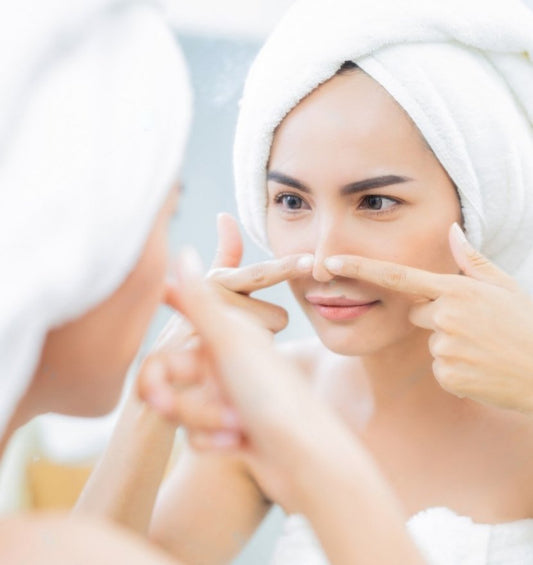 Understanding Blackheads and Whiteheads: Causes, Differences, and Similarities - CosIQ